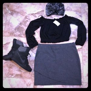 Gray fitted skirt, cross over front, size Medium❤️